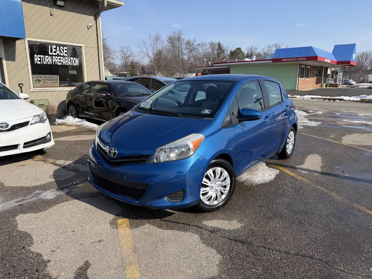 Used 2012 Toyota Yaris LE image 2