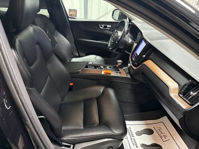 Used 2021 Volvo XC60 T5 Momentum w/ Protection Package Premier image 26