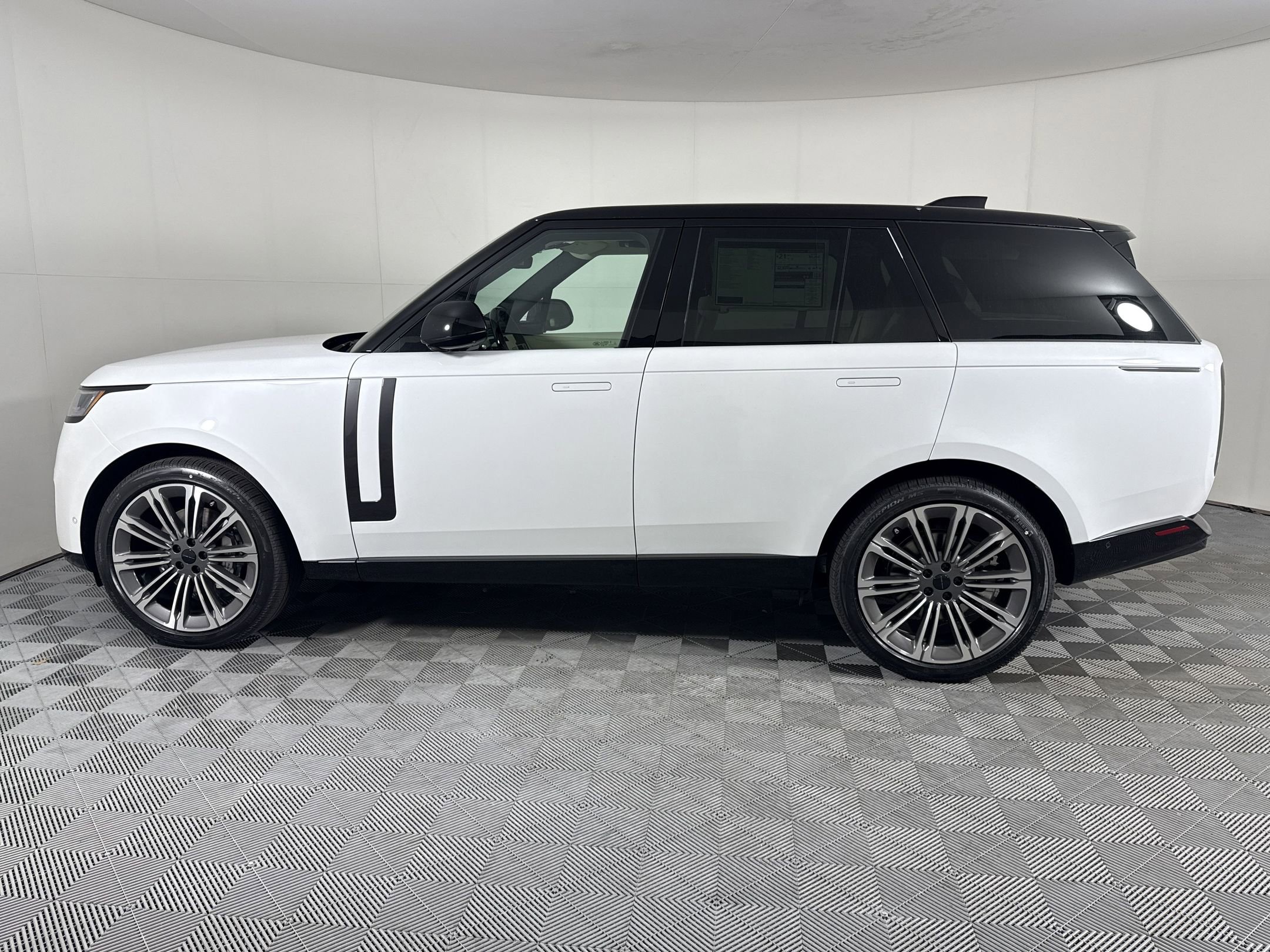 New 2026 Land Rover Range Rover SE AWD/4WD image 2