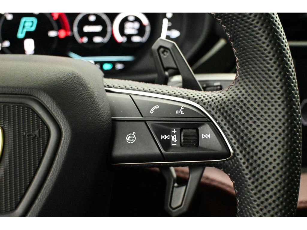 Used 2025 Lamborghini Urus SE image 66
