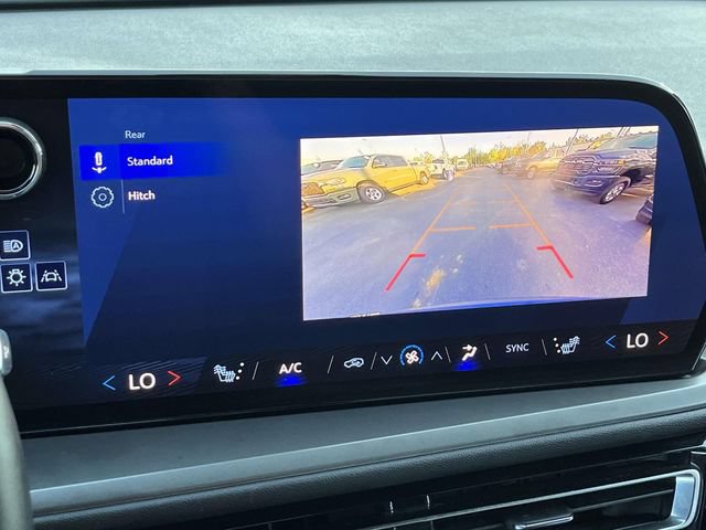 Used 2025 Chevrolet Traverse LT AWD/4WD image 36