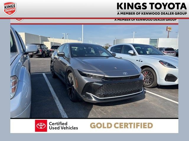 Used 2024 Toyota Crown Platinum image 1