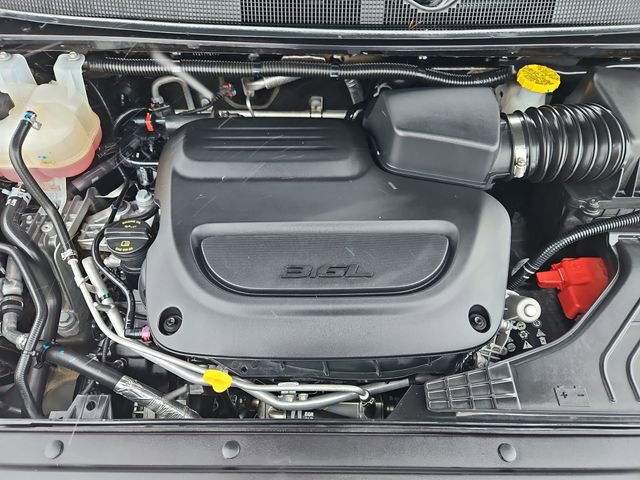 Used 2025 Chrysler Pacifica Select image 53