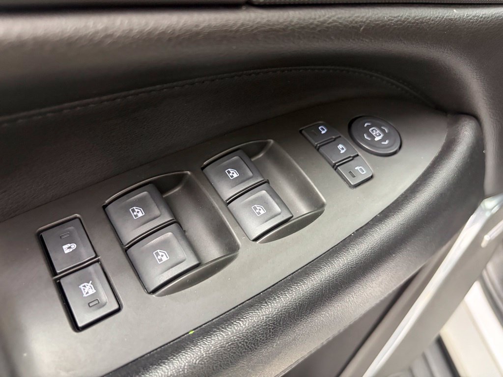 Used 2017 Cadillac Escalade ESV Luxury AWD/4WD image 8