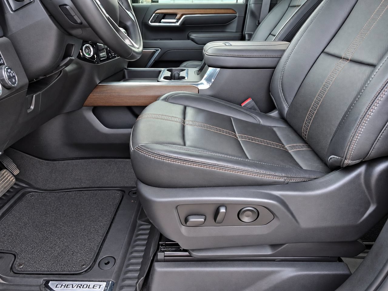 Used 2024 Chevrolet Silverado 3500 High Country w/ High Country Premium Package AWD/4WD image 17
