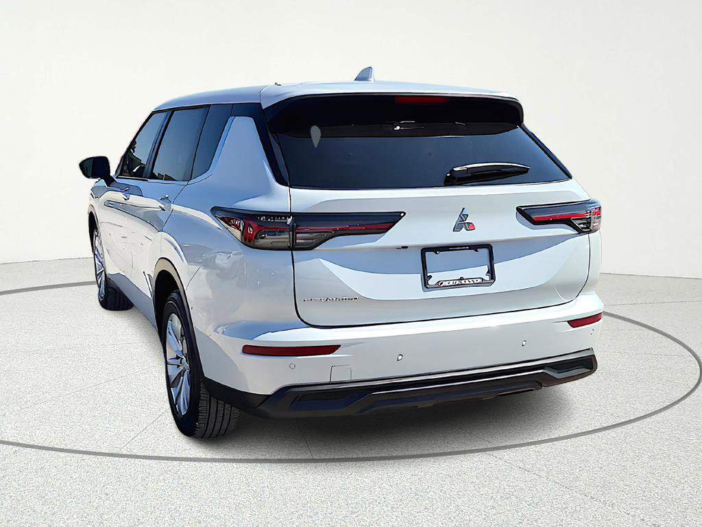 New 2026 Mitsubishi Outlander ES FWD image 5