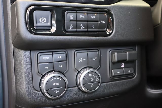 New 2026 GMC Yukon XL AT4 w/ AT4 Premium Plus Package AWD/4WD image 26