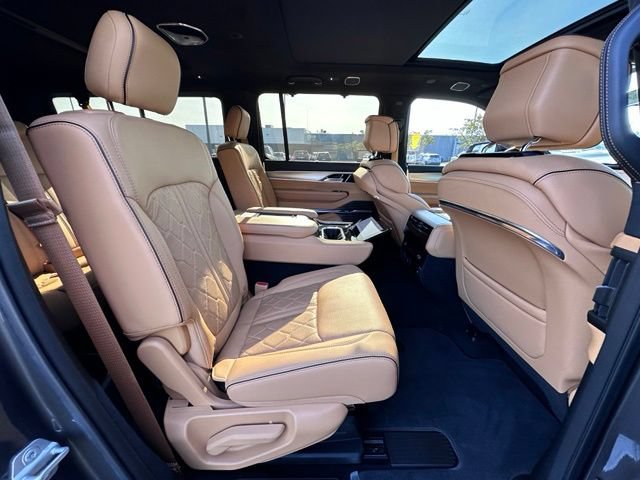 Used 2023 Jeep Grand Wagoneer L Series III AWD/4WD image 32