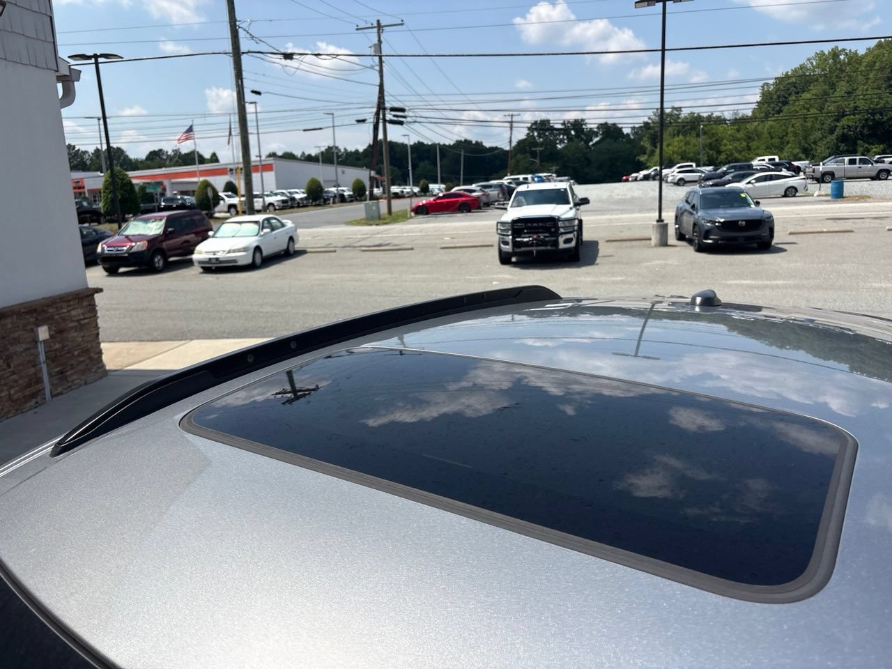 Used 2024 Chevrolet Trax LT w/ Sunroof Package FWD image 13