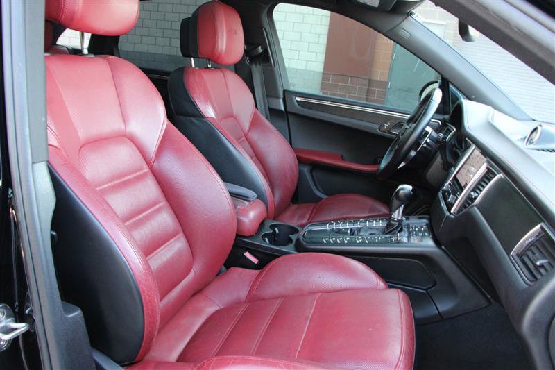 Used 2018 Porsche Macan GTS w/ Premium Package Plus AWD/4WD image 22