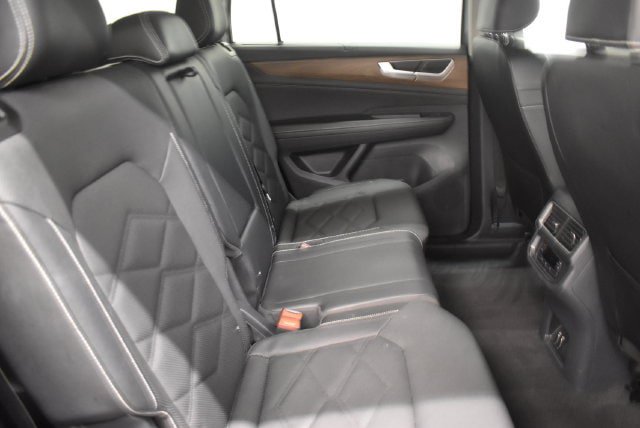 Used 2025 Volkswagen Atlas SE AWD/4WD image 17