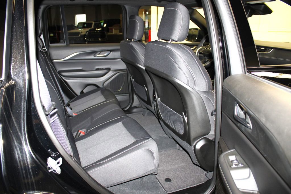 New 2025 Jeep Grand Cherokee Laredo w/ Luxury Tech Group I image 30