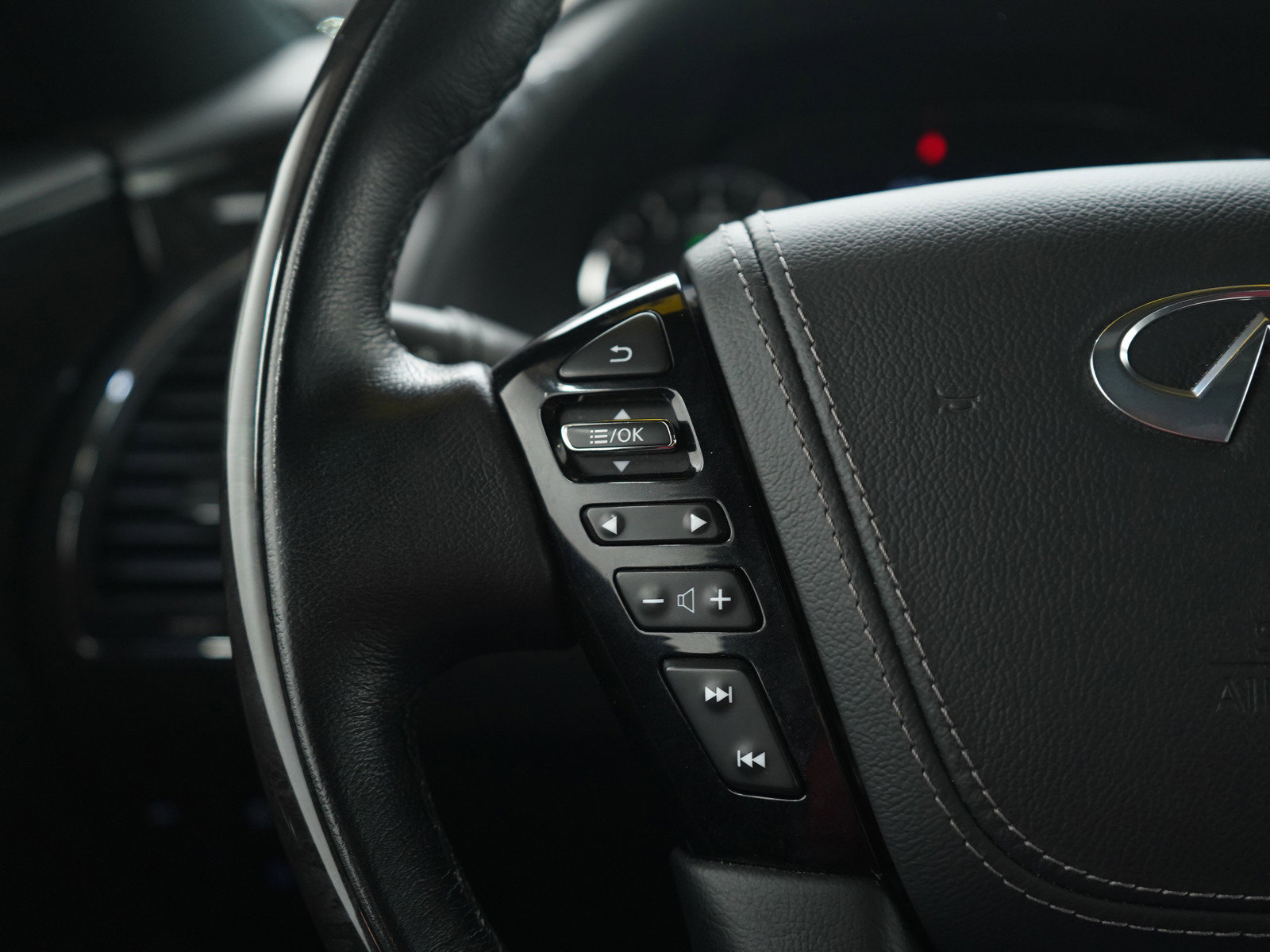 Used 2024 INFINITI QX80 Premium Select image 32