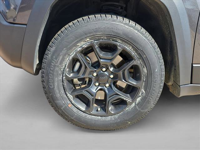 Used 2022 Jeep Cherokee Trailhawk w/ Comfort/Convenience Group image 23