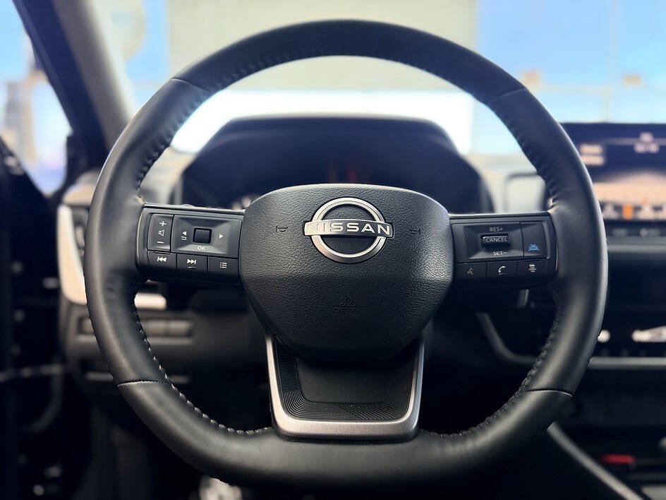 Used 2025 Nissan Rogue SV FWD image 8