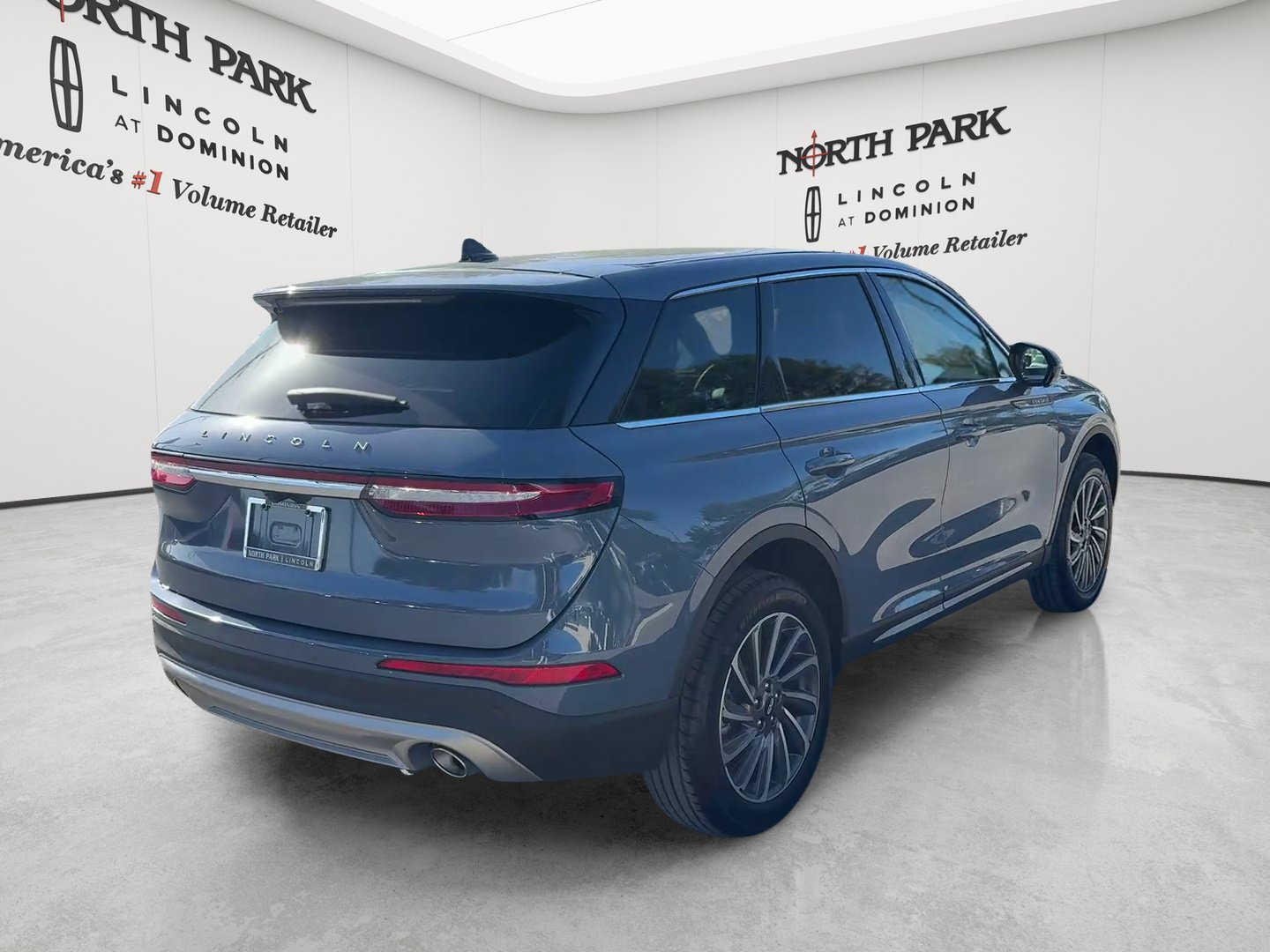 Used 2025 Lincoln Corsair Reserve FWD image 5
