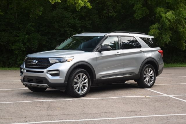 Used 2022 Ford Explorer XLT w/ Equipment Group 202A AWD/4WD image 23