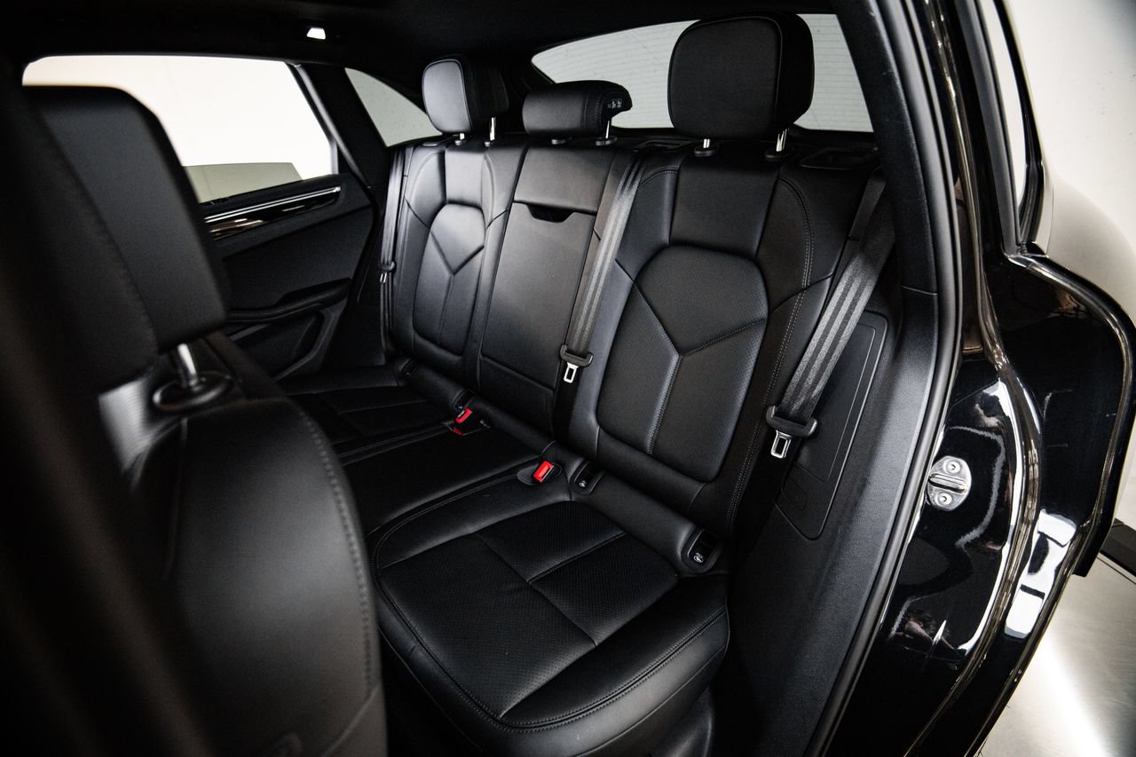 Certified 2023 Porsche Macan AWD/4WD image 24