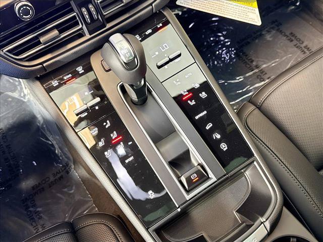 Certified 2026 Porsche Macan Turbo AWD/4WD image 18