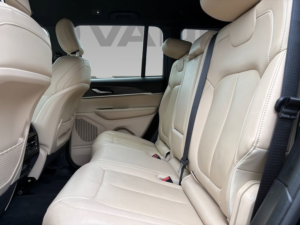 Used 2023 Jeep Grand Cherokee Limited AWD/4WD image 4