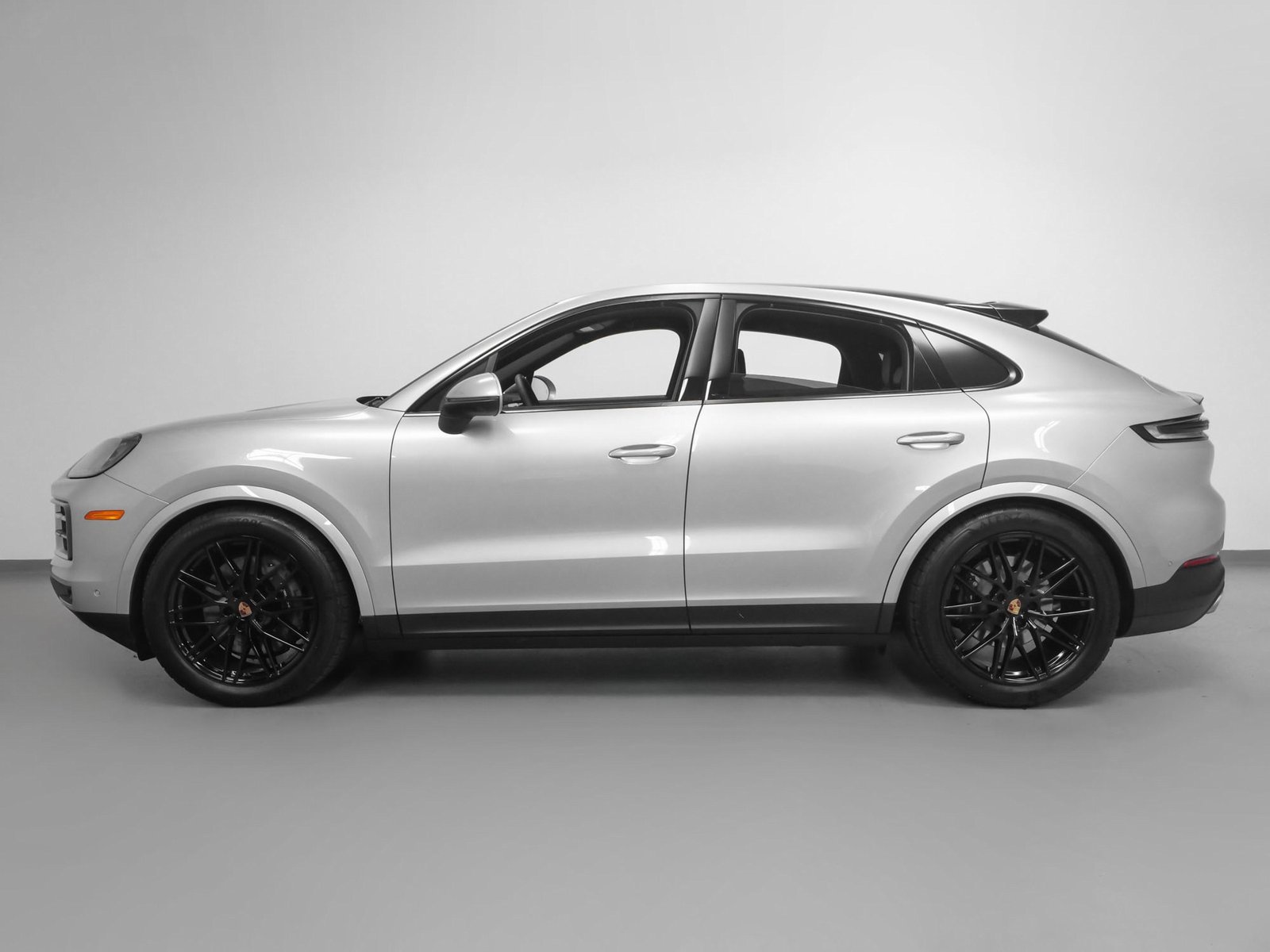 Used 2025 Porsche Cayenne Coupe image 2
