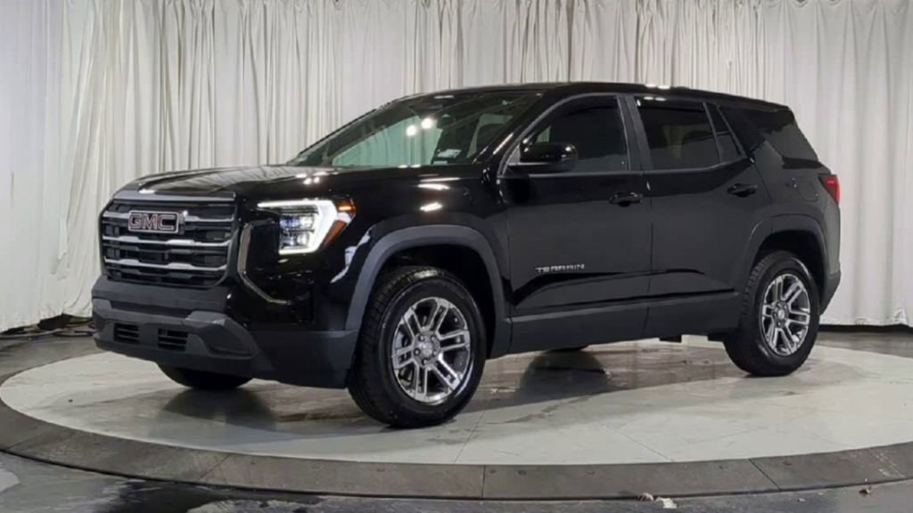 Used 2026 GMC Terrain Elevation w/ LPO, Floor Liner Package image 4