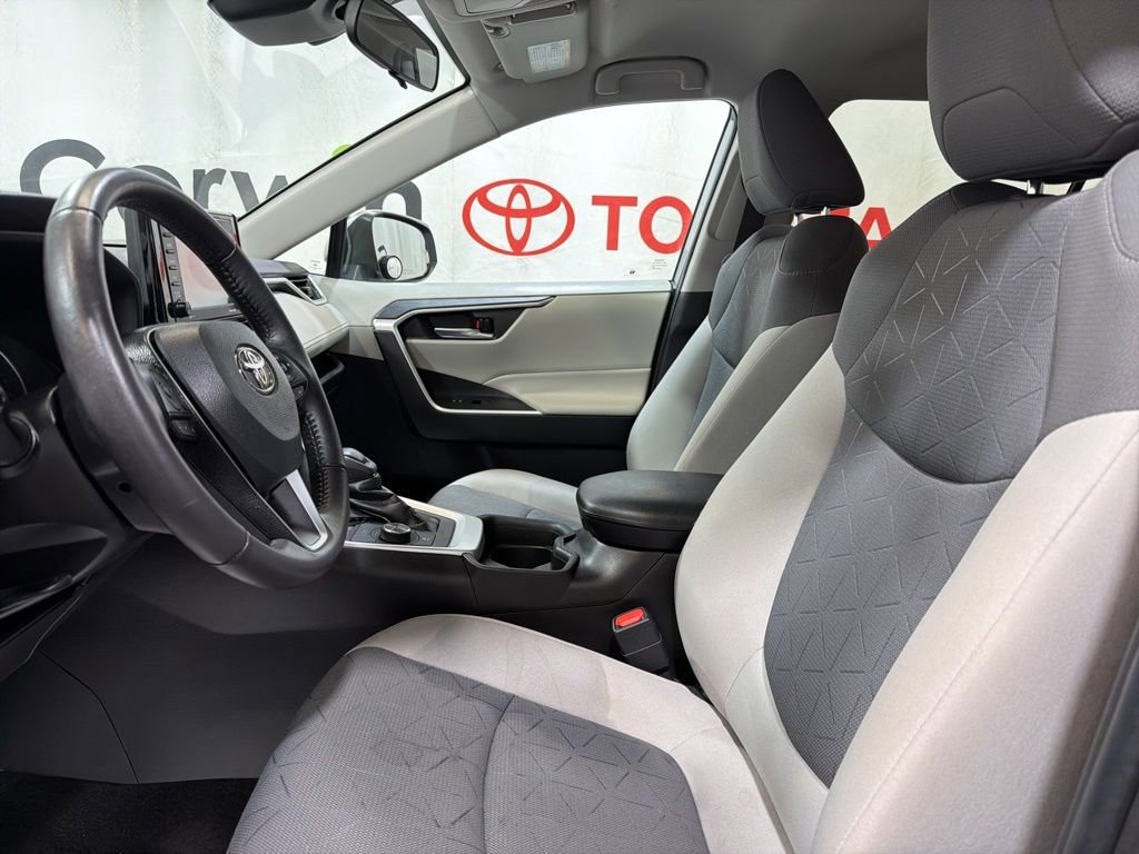 Used 2021 Toyota RAV4 XLE w/ XLE Grade Weather Package image 23