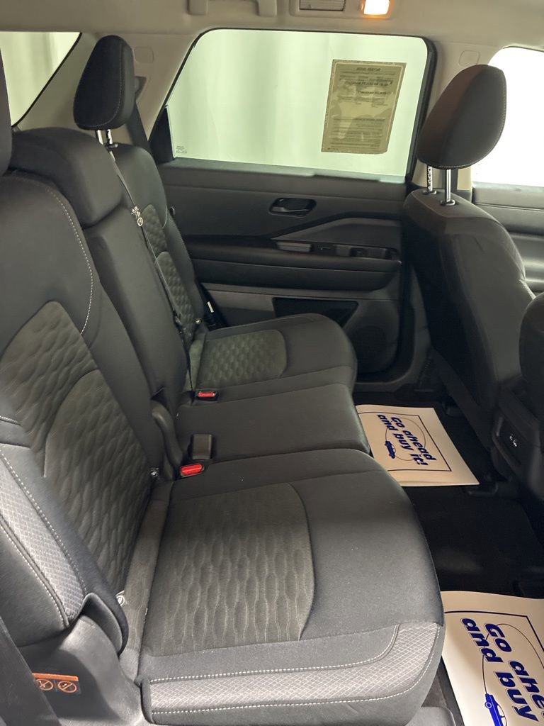 Used 2024 Nissan Pathfinder S image 21