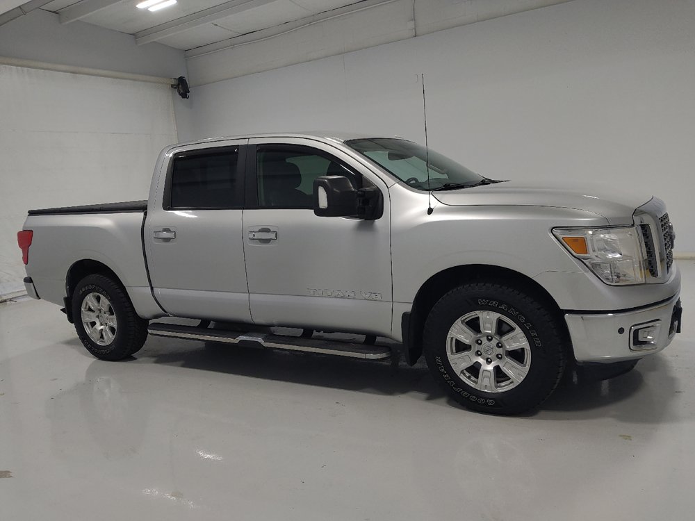 Used 2018 Nissan Titan SV w/ SV Convenience Package AWD/4WD image 11