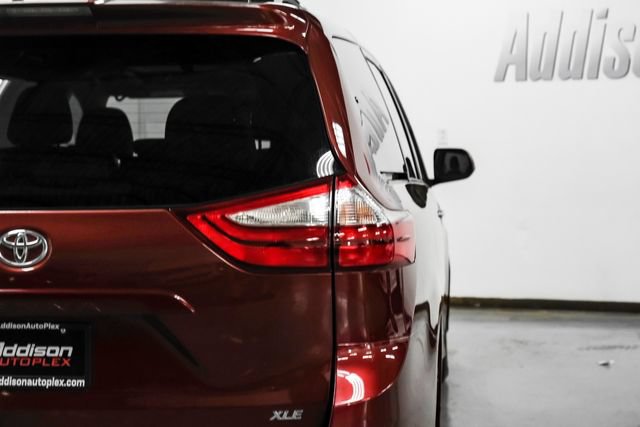 Used 2019 Toyota Sienna XLE Premium FWD image 41