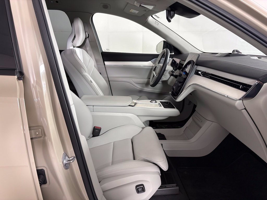 Used 2025 Volvo EX90 Ultra AWD/4WD image 44