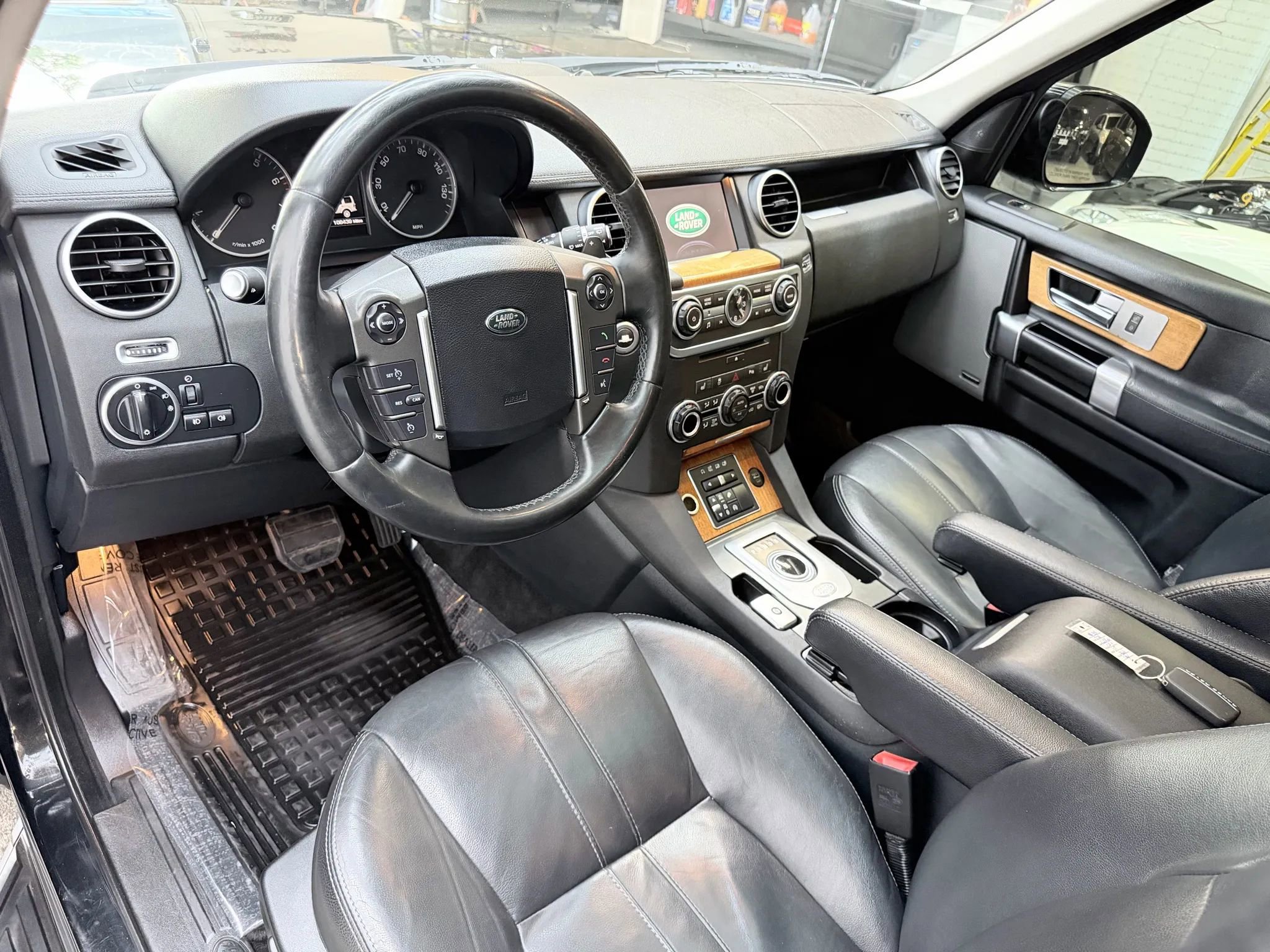Used 2016 Land Rover LR4 HSE Silver Edition AWD/4WD image 12