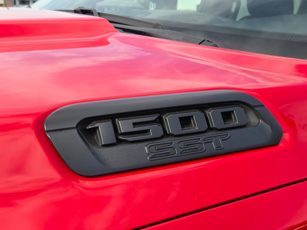 Used 2025 RAM 1500 Warlock AWD/4WD image 13