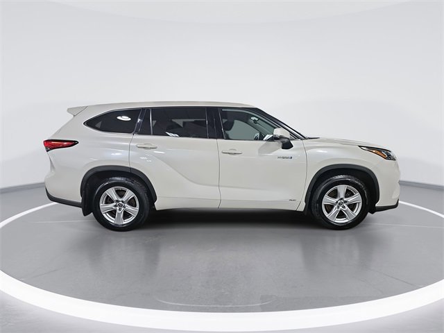 Used 2020 Toyota Highlander LE image 2