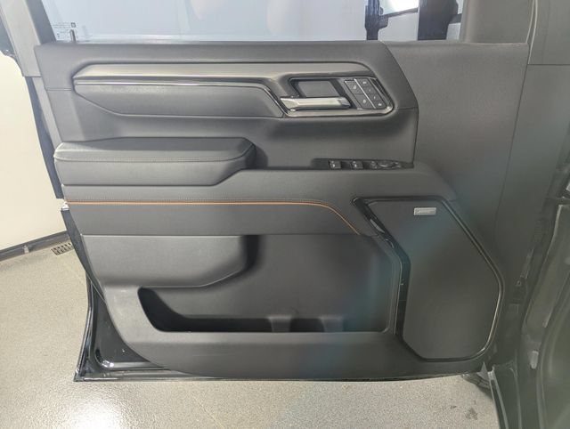 Used 2025 GMC Sierra 2500 AT4 w/ Technology Package AWD/4WD image 14