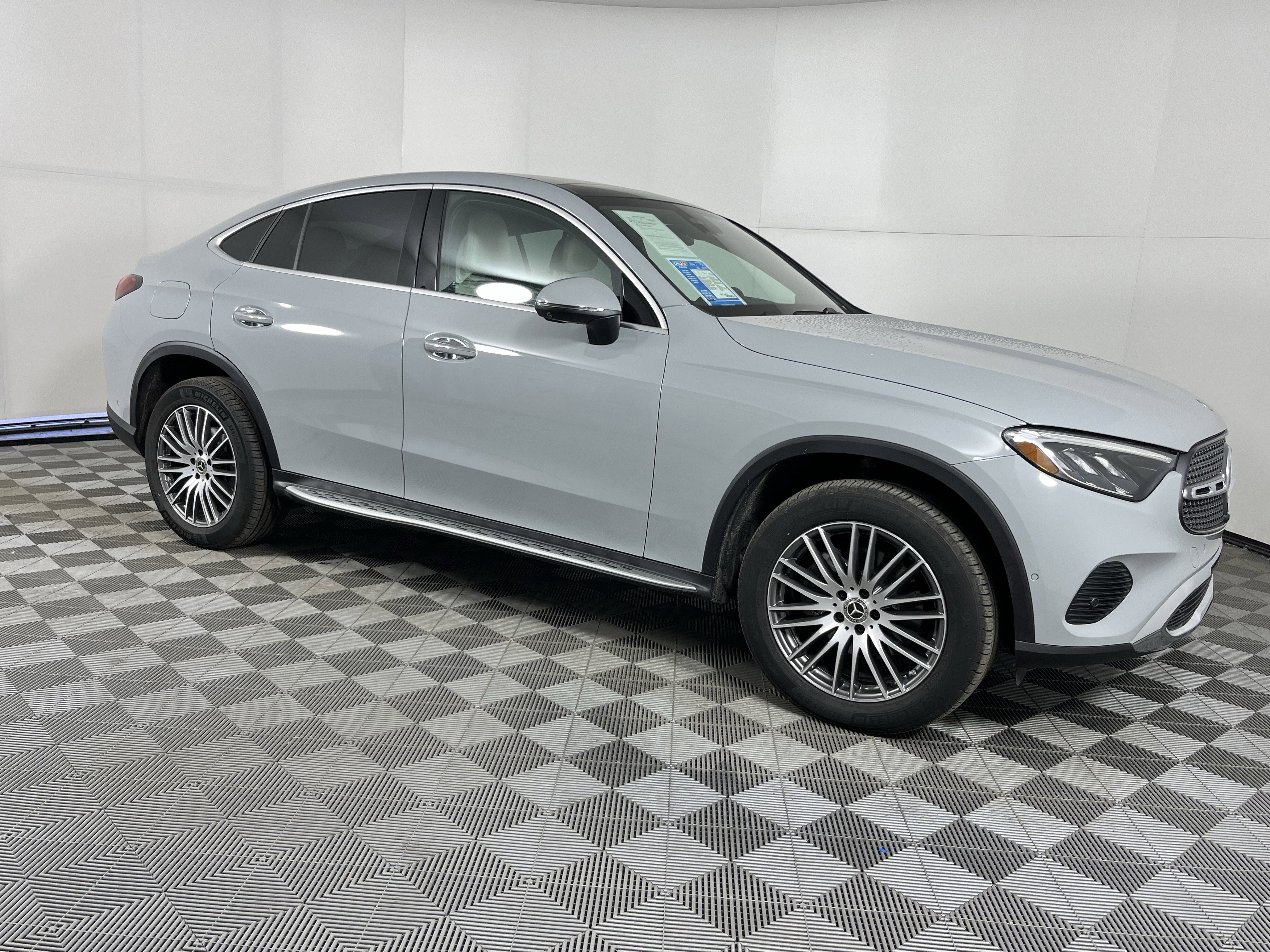 Used 2025 Mercedes-Benz GLC 300 4MATIC image 7