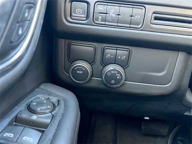 Used 2022 Chevrolet Suburban LT image 25