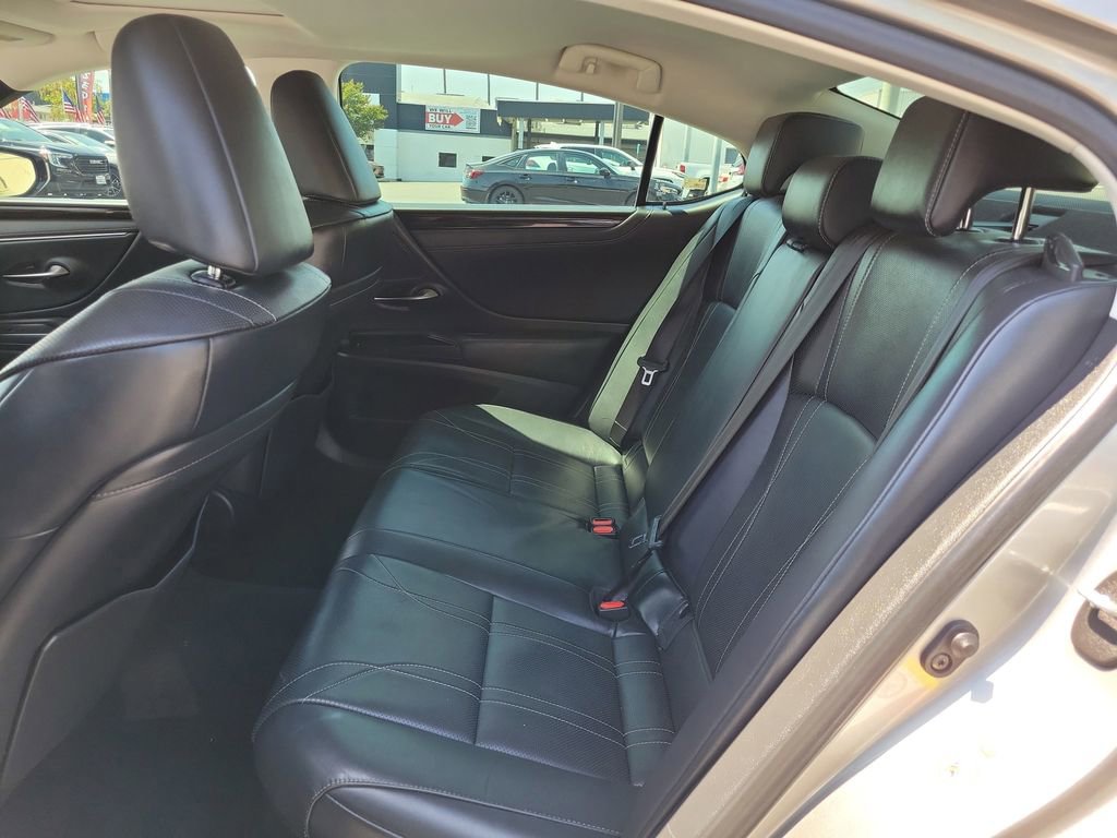 Used 2019 Lexus ES 300h w/ Luxury Package image 19