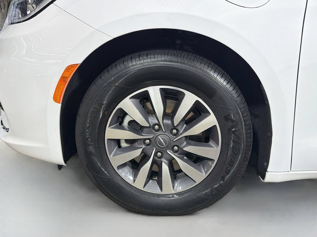 Used 2024 Chrysler Pacifica Limited FWD image 33