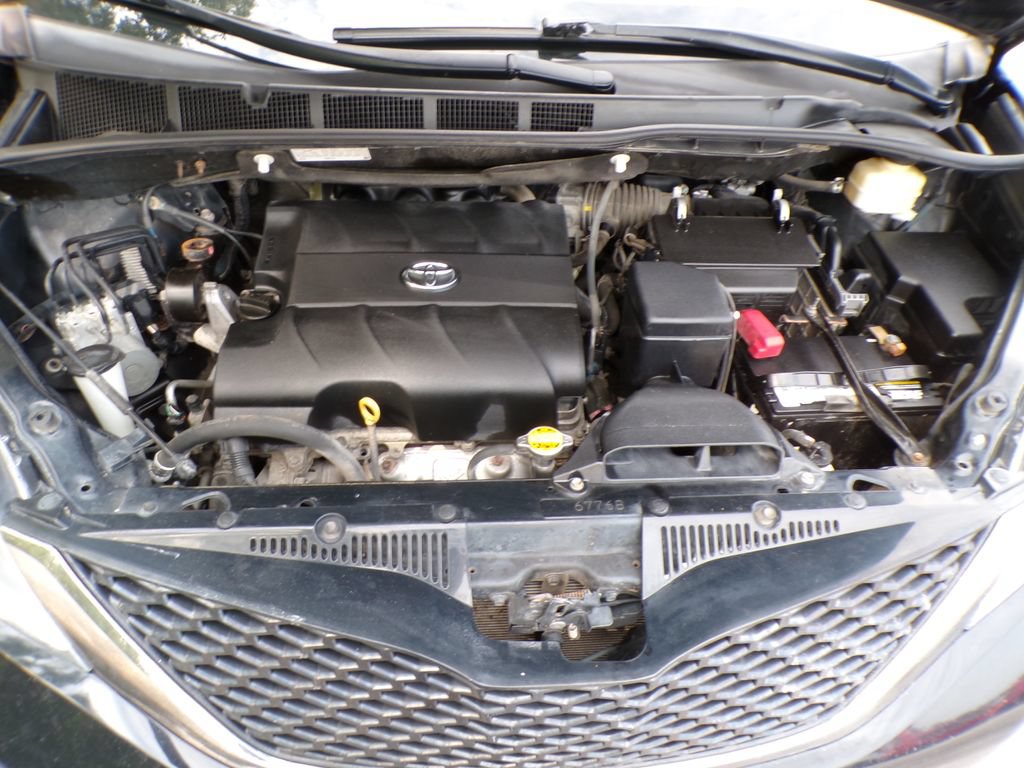 Used 2016 Toyota Sienna SE FWD image 32