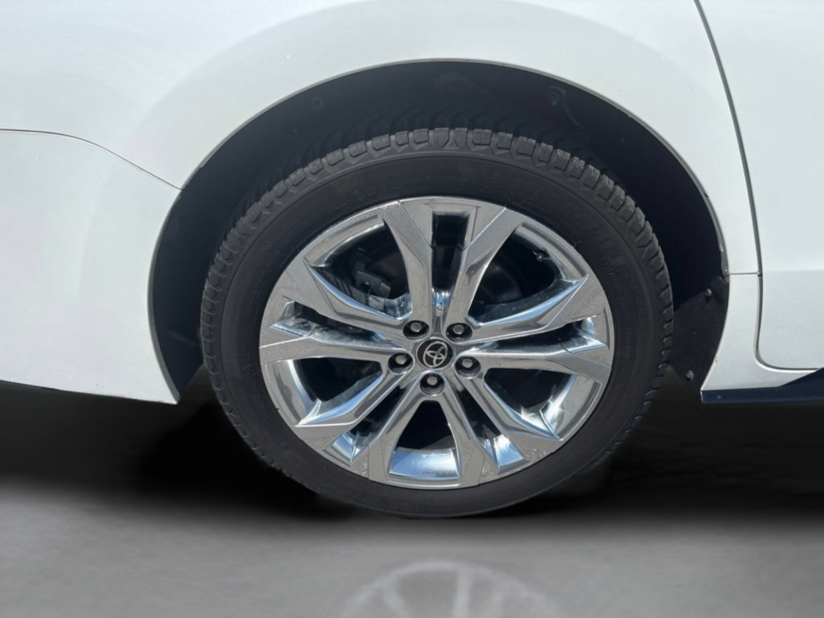 Used 2022 Toyota Sienna Platinum FWD image 36