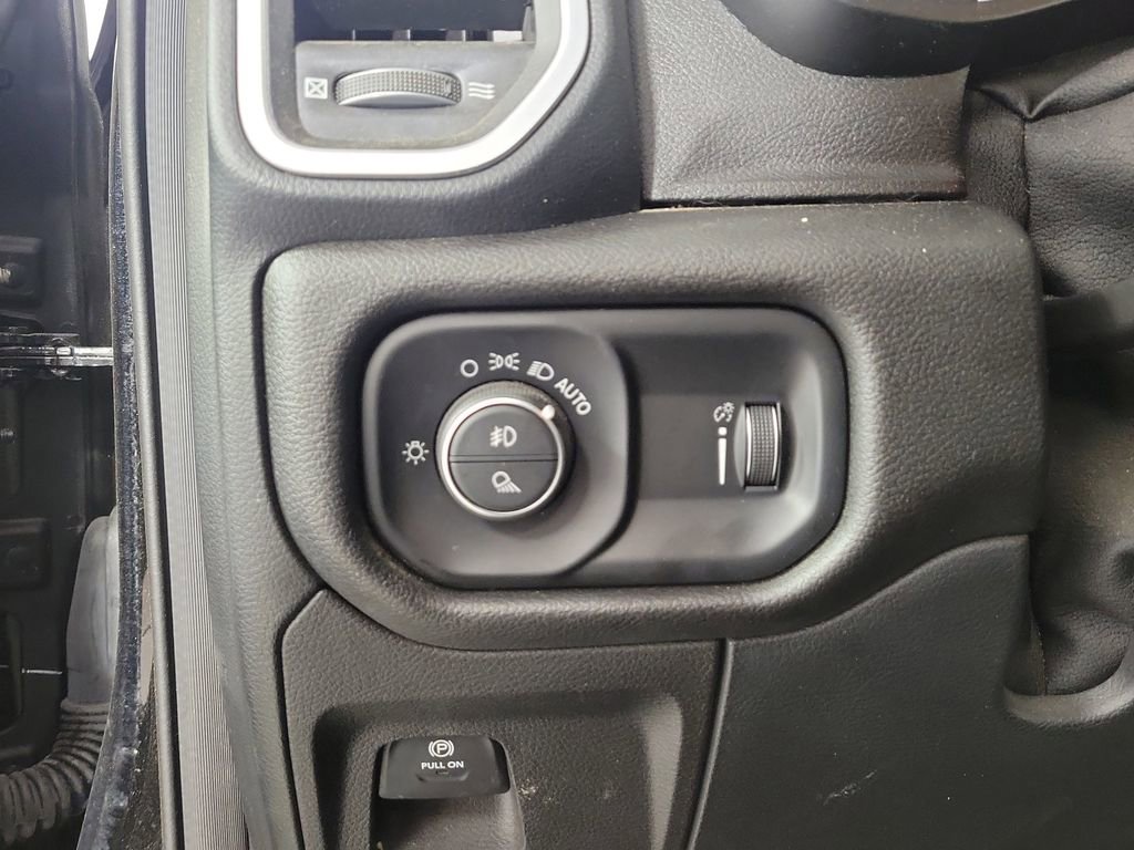 Used 2021 RAM 1500 Big Horn RWD image 13