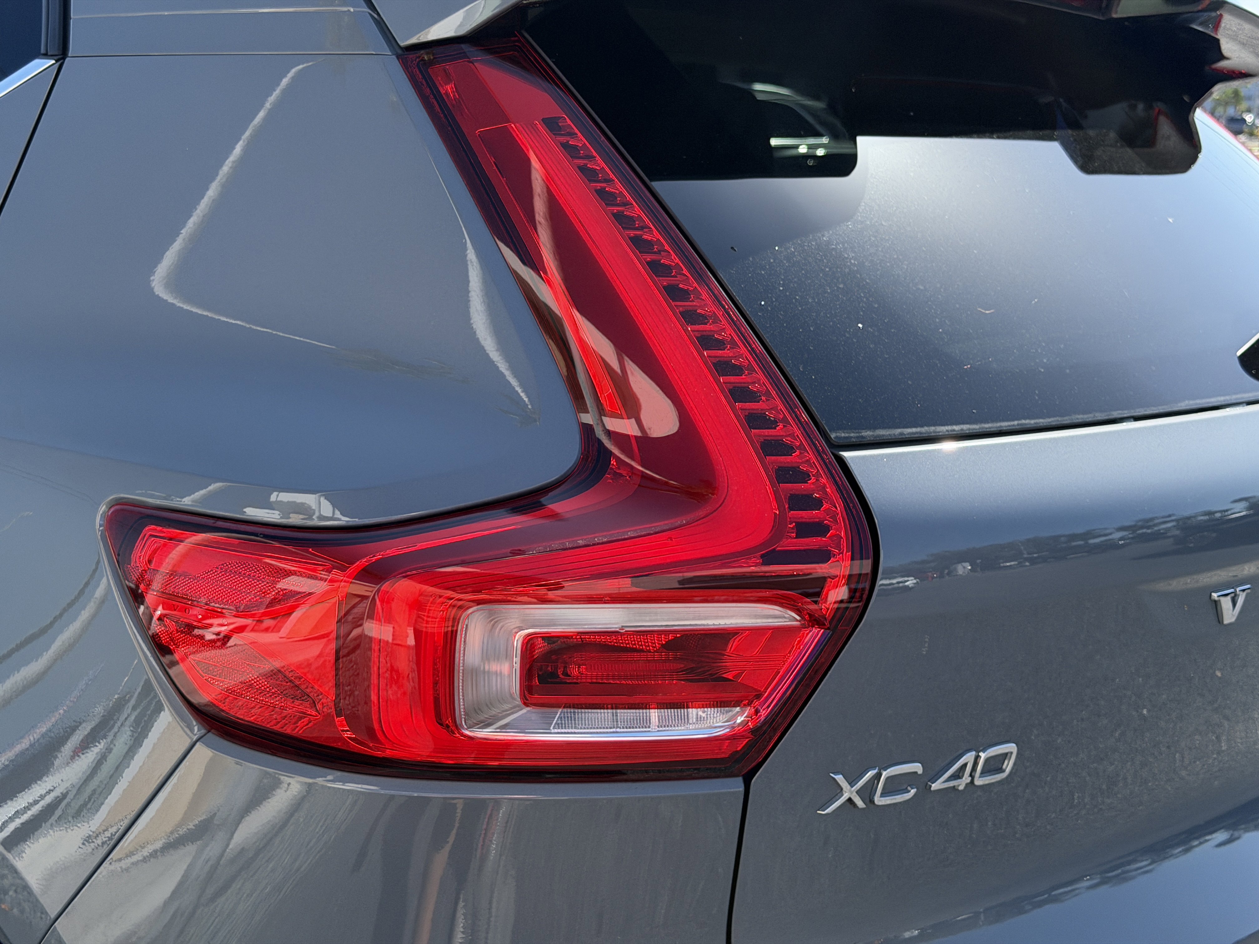 Certified 2023 Volvo XC40 B5 Plus w/ Protection Package Premier image 8