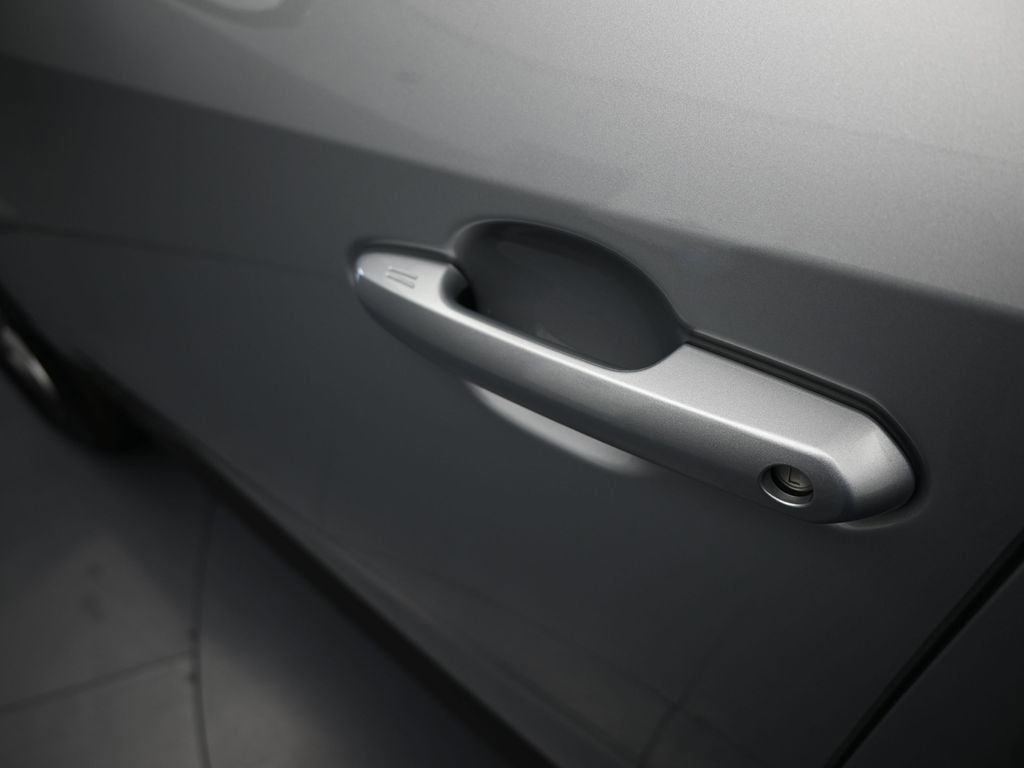 Used 2025 Toyota RAV4 XLE image 33