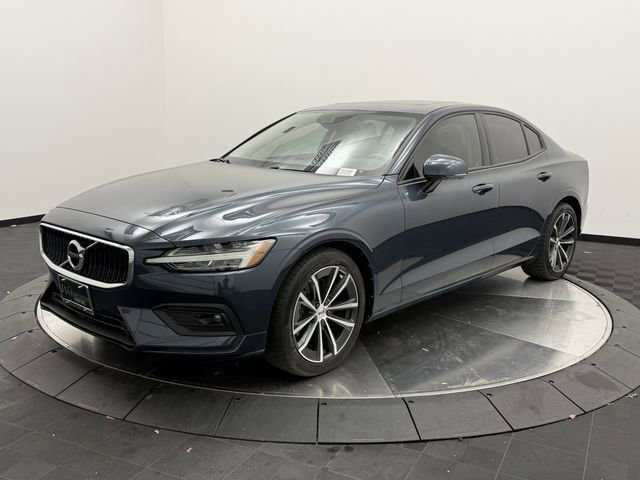 Used 2021 Volvo S60 T5 Momentum w/ Premium Package image 3