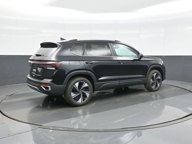 New 2026 Volkswagen Taos SE image 5