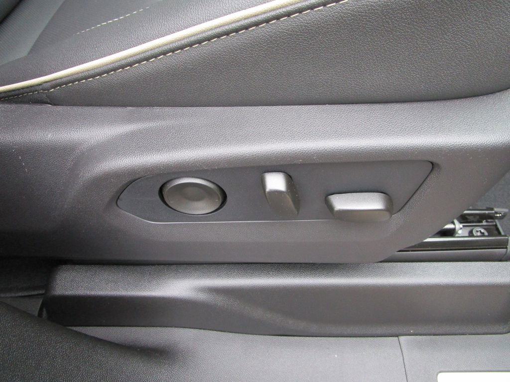 New 2026 GMC Yukon Elevation image 28