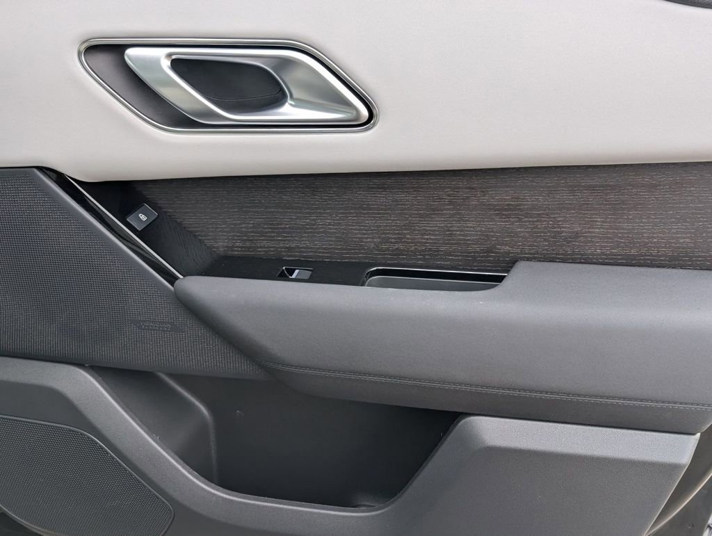Used 2025 Land Rover Range Rover Velar S image 46