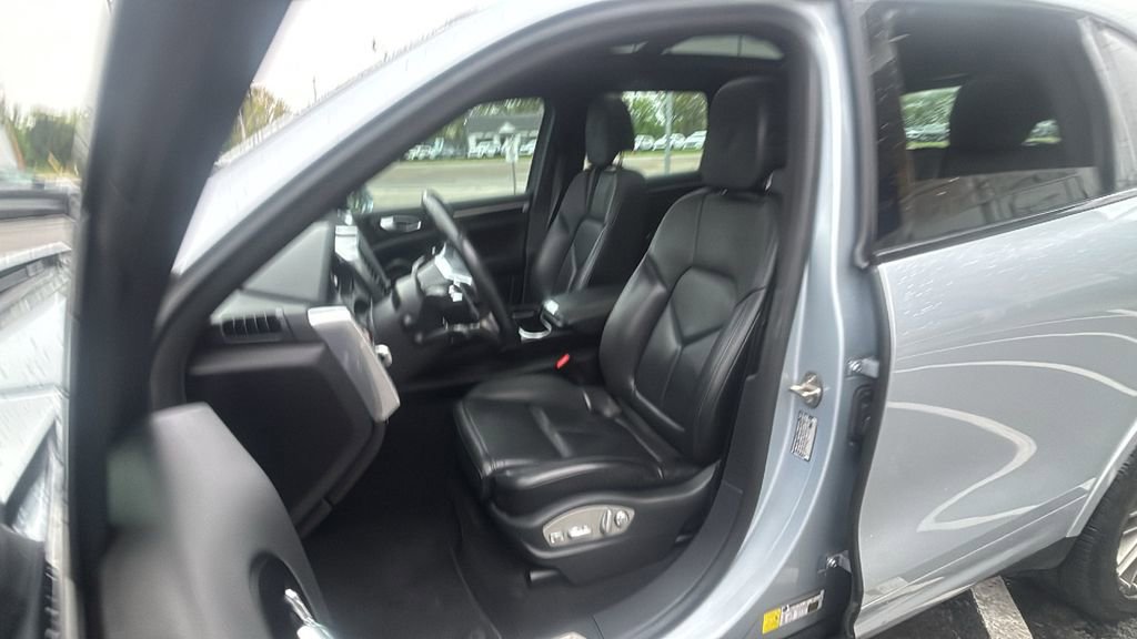 Used 2017 Porsche Cayenne Platinum Edition AWD/4WD image 26