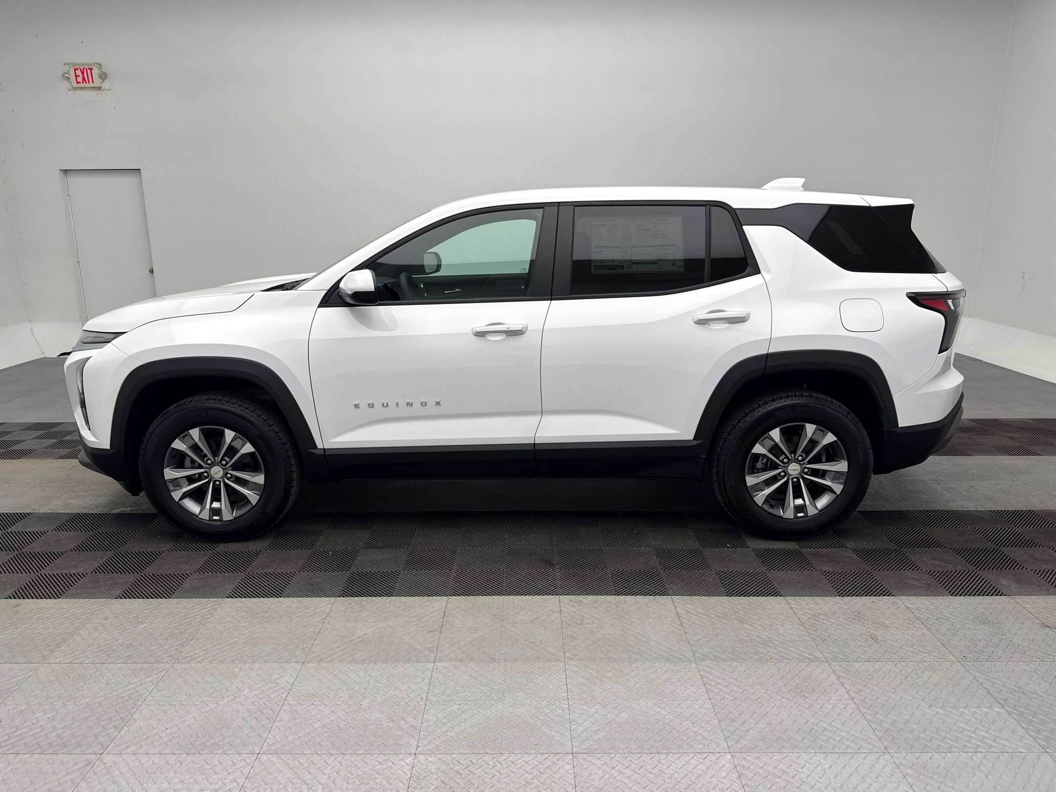 New 2026 Chevrolet Equinox LT w/ Convenience Package II image 2